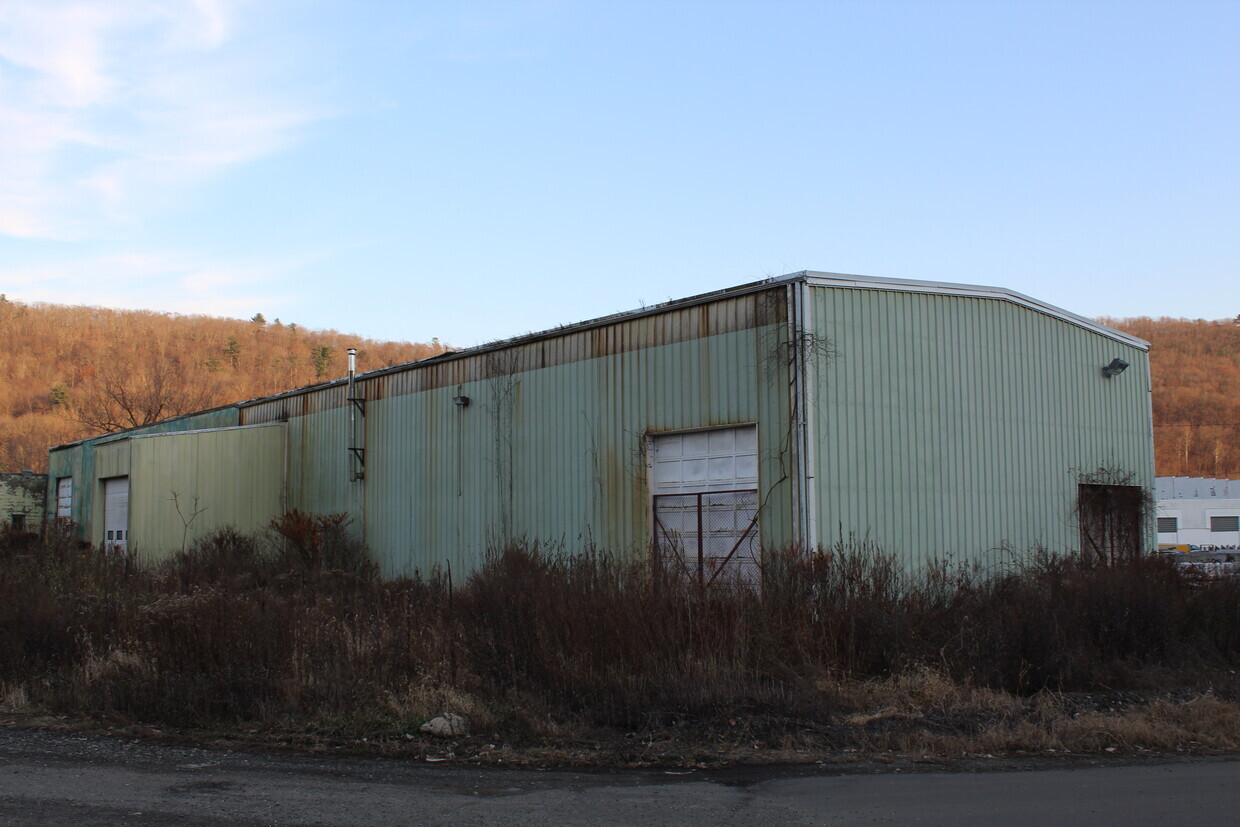 103 Breault Rd, Beacon Falls, CT for lease Building Photo- Image 1 of 2