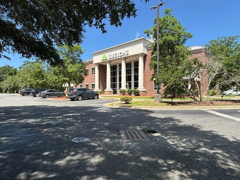 2000 Capital Cir NE, Tallahassee, FL à louer - Photo du bâtiment - Image 1 de 4