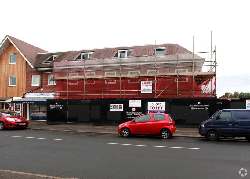 9-23 Manor Green Rd, Epsom for lease - Building Photo - Image 2 of 8