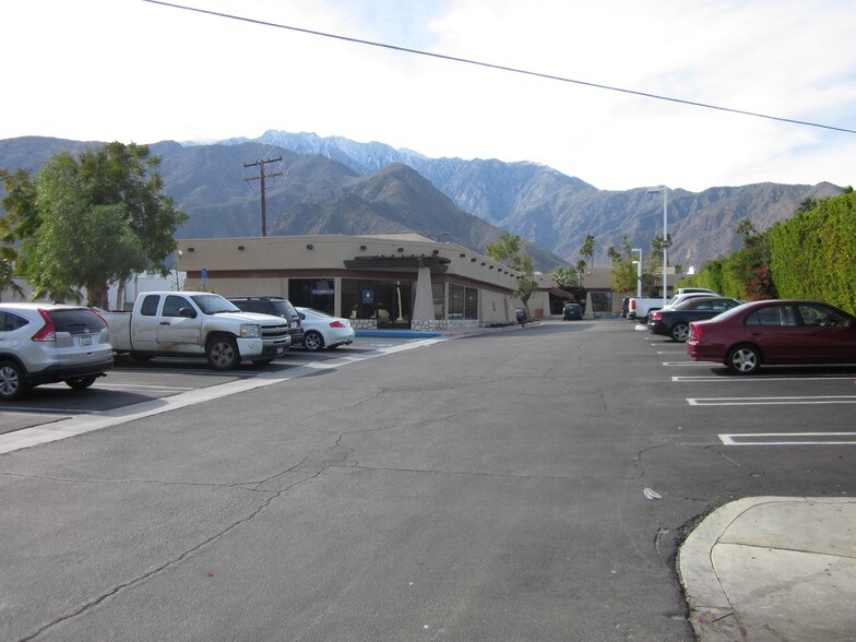2100 N Palm Canyon Dr, Palm Springs, CA à vendre - Photo du bâtiment - Image 2 de 15