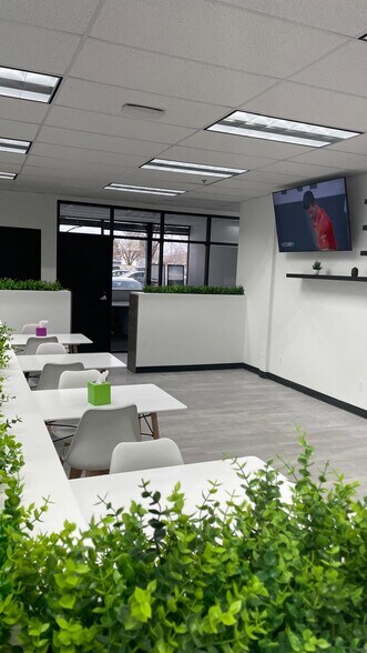 22600 Hall Rd, Clinton Township, MI à louer - Photo intérieure - Image 3 de 8