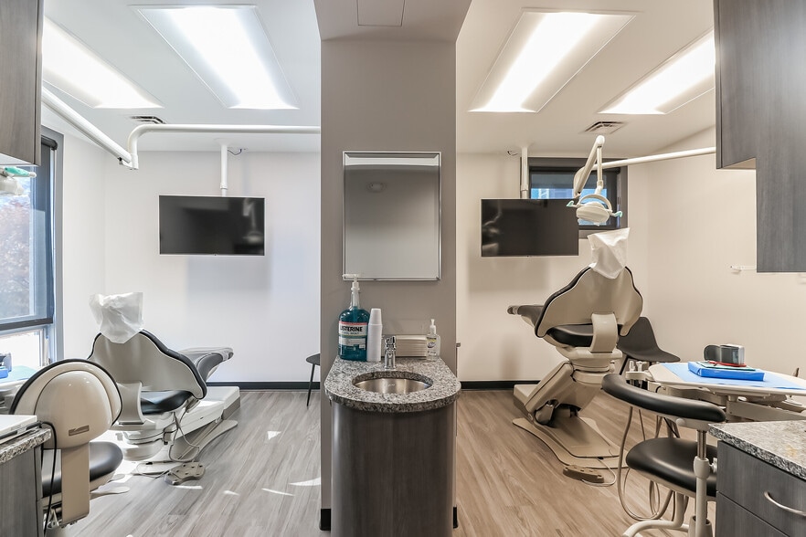 2626 Washington St, Waukegan, IL for sale - Interior Photo - Image 3 of 14