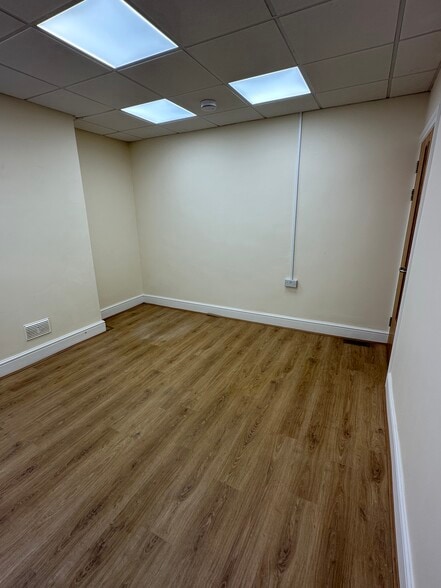 8 Little Church Lane, Tamworth for lease - Building Photo - Image 3 of 12