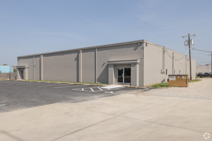 9535 E 47th Pl, Tulsa, OK for sale - Primary Photo - Image 1 of 1