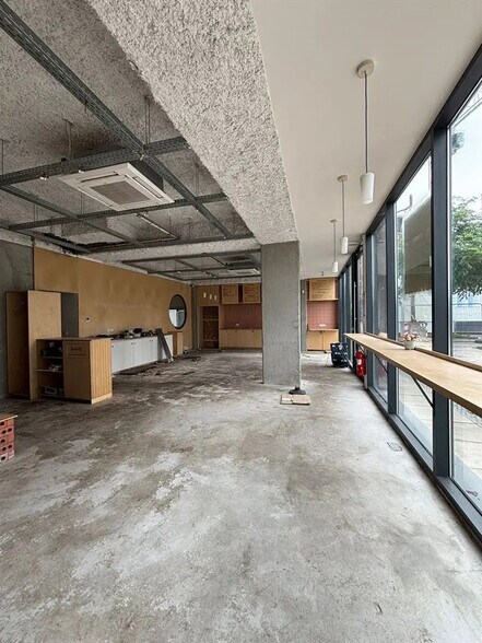 Commerce de détail dans Pantin à louer - Photo du bâtiment - Image 2 de 3