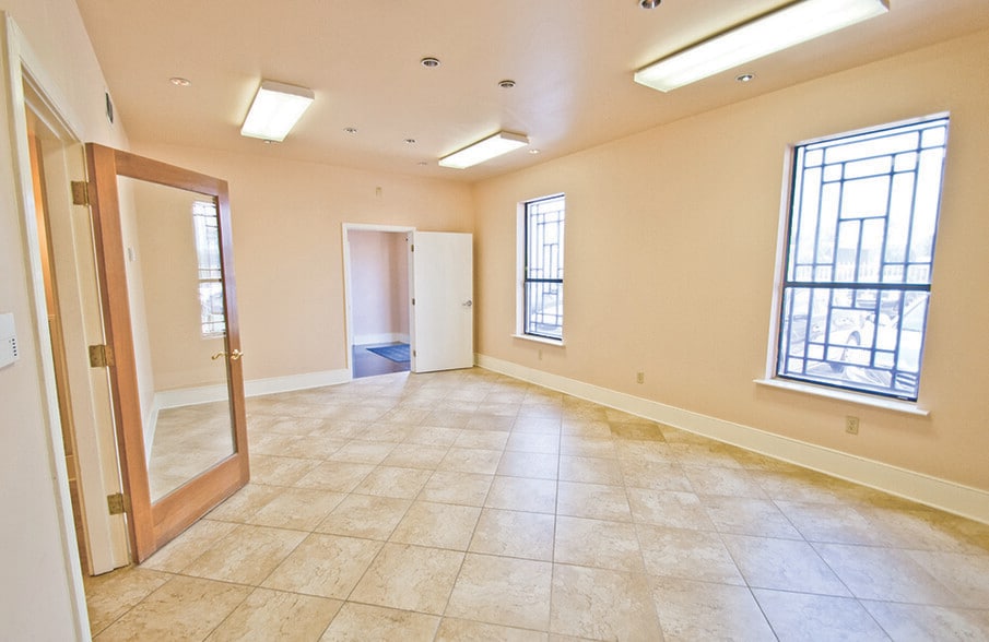 4641 Fairfield St, Metairie, LA for lease - Interior Photo - Image 3 of 16