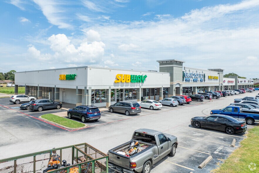 8301 Spencer Hwy, Deer Park, TX à louer - Photo du bâtiment - Image 1 de 13