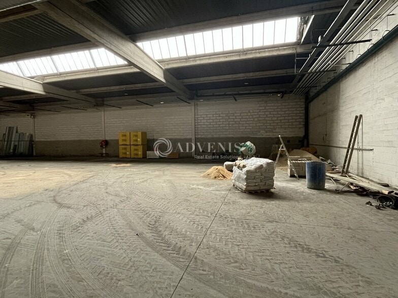 Industrial in Moissy-Cramayel for lease - Interior Photo - Image 3 of 10