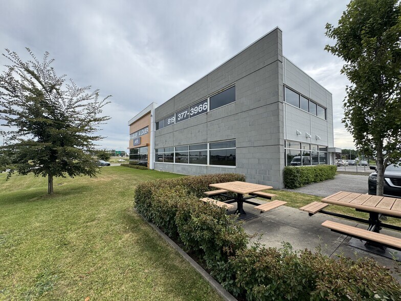 6100-6140 Rue Christophe-Pelissier, Trois-Rivières, QC for lease - Building Photo - Image 2 of 12