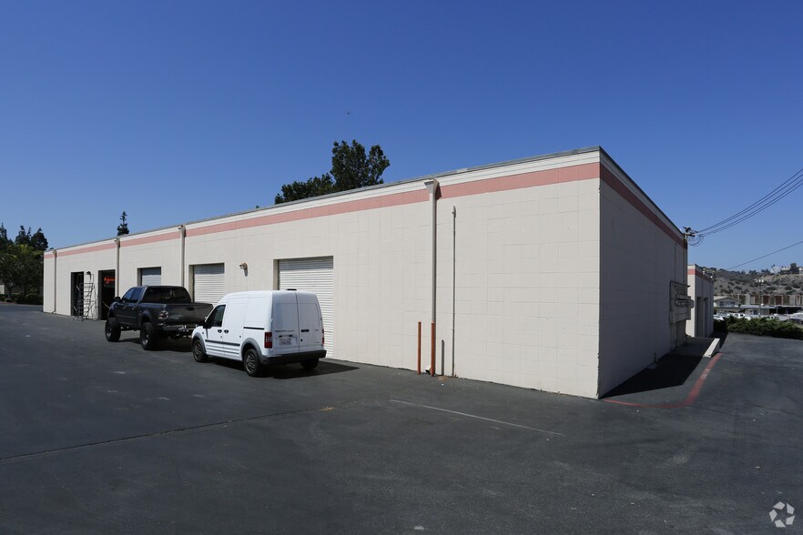 7075 Mission Gorge Rd, San Diego, CA à louer - Photo du bâtiment - Image 3 de 3
