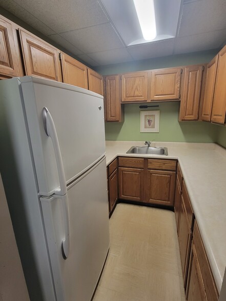 290 Telser Rd, Lake Zurich, IL for lease - Interior Photo - Image 3 of 24