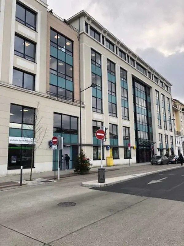 Office in Bussy-Saint-Georges for lease Building Photo- Image 1 of 10