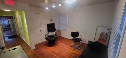 4904 Park Rd, Charlotte, NC for lease Interior Photo- Image 1 of 3