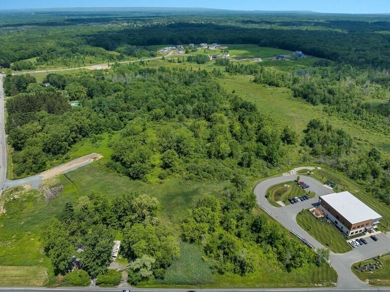 587 Waite Rd, Rexford, NY à vendre - Photo du bâtiment - Image 3 de 4