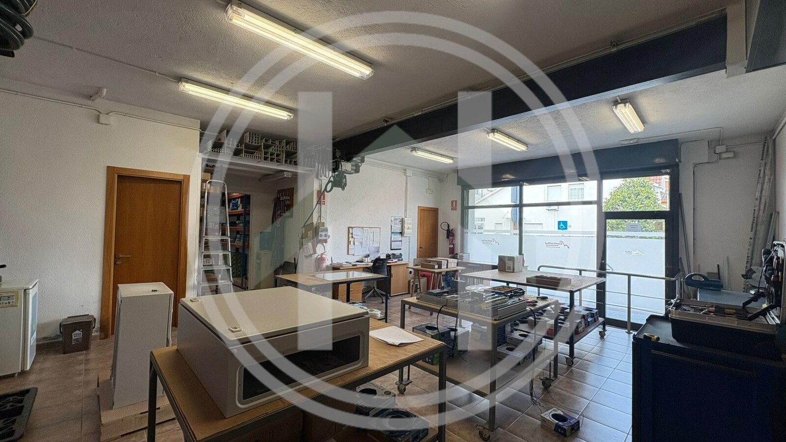 Cardedeu, BAR 08440 - Unit A - - Interior Photo - Image 2 of 8