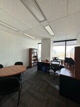 180 Dundas St W, Toronto, ON à louer Photo intérieure- Image 2 de 5