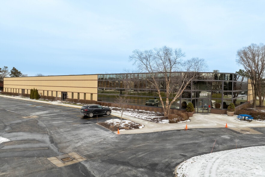 8285-8295 Darrow Rd, Twinsburg, OH for lease - Building Photo - Image 1 of 5