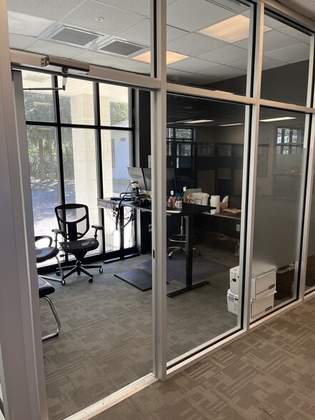 975 Johnnie Dodds Blvd, Mount Pleasant, SC for lease - Building Photo - Image 3 of 13