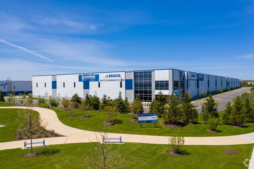 599 S Schmidt Rd, Bolingbrook, IL à louer - Photo du bâtiment - Image 1 de 9