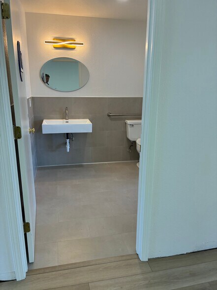 18540 N Highway 88, Lockeford, CA à louer - Photo du bâtiment - Image 2 de 14