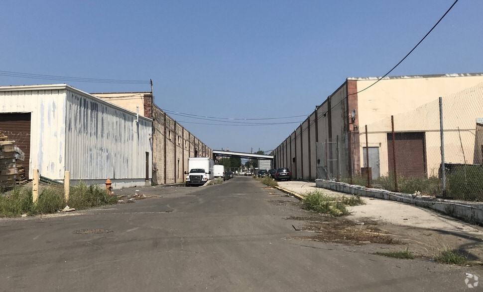 4601-4701 Bath St, Philadelphia, PA for lease - Building Photo - Image 2 of 5