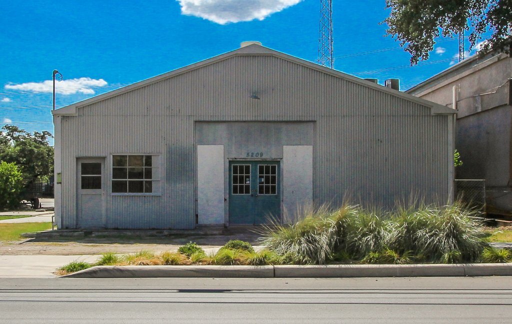 5209 Mccullough Ave, San Antonio, TX for lease Building Photo- Image 1 of 9