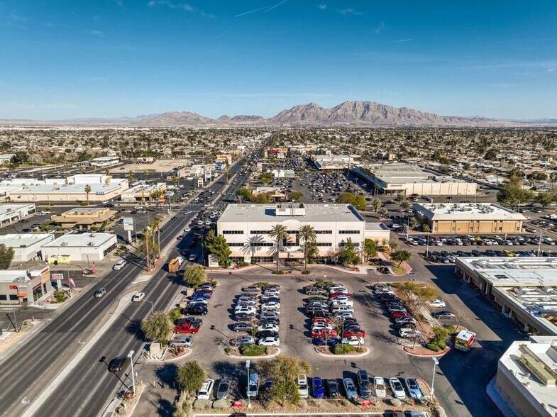 1815 E Lake Mead Blvd, North Las Vegas, NV à louer - Photo du bâtiment - Image 3 de 5