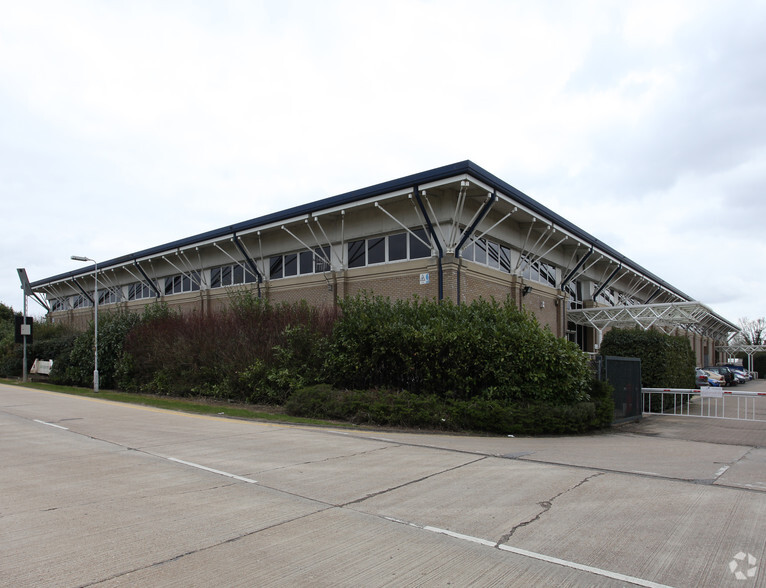 Gatwick Airport, Horley for sale - Building Photo - Image 3 of 3