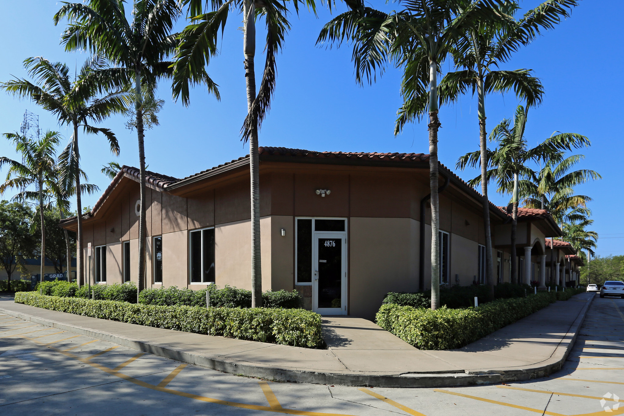 4710-4876 N Hiatus Rd, Sunrise, FL for lease Primary Photo- Image 1 of 16