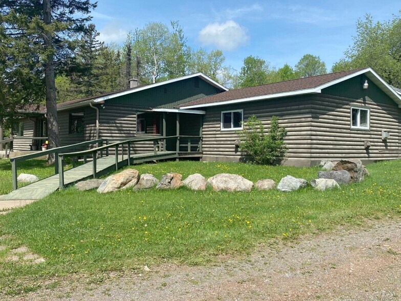 1640 W US-2, Crystal Falls, MI à louer - Photo du bâtiment - Image 3 de 42