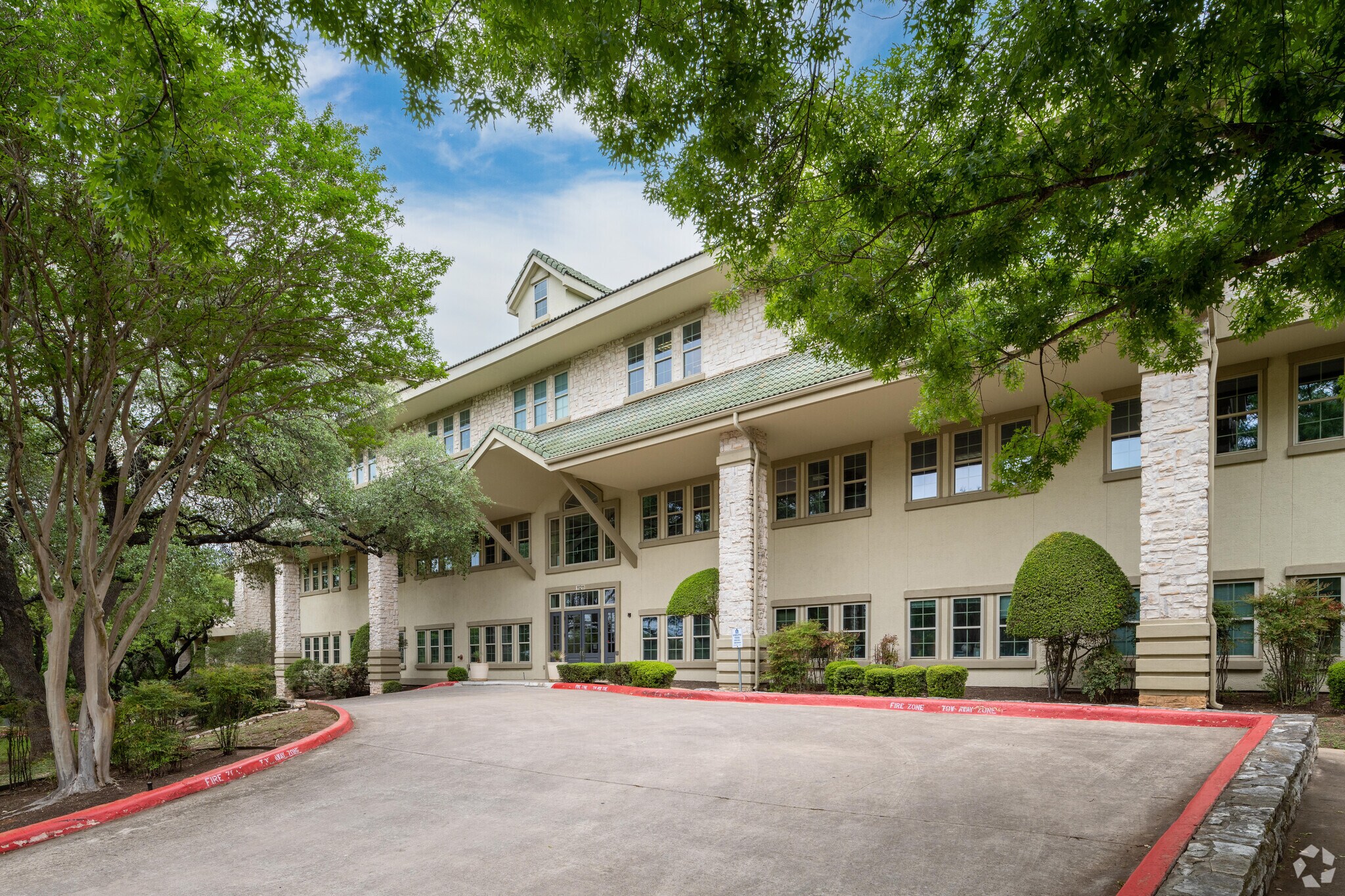11211 Taylor Draper Ln, Austin, TX à louer Photo du bâtiment- Image 1 de 10