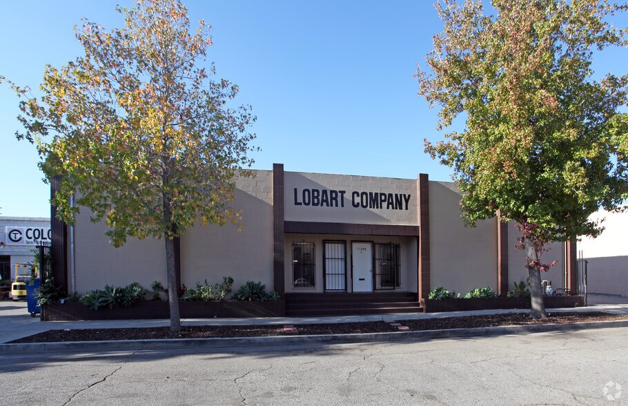 11239 Ilex Ave, Pacoima, CA à vendre - Photo du bâtiment - Image 2 de 2