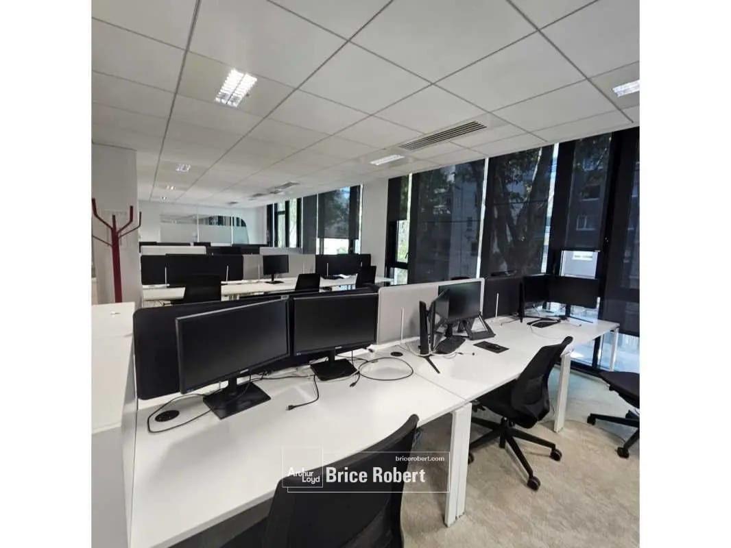 Office in Villeurbanne for lease Building Photo- Image 1 of 19