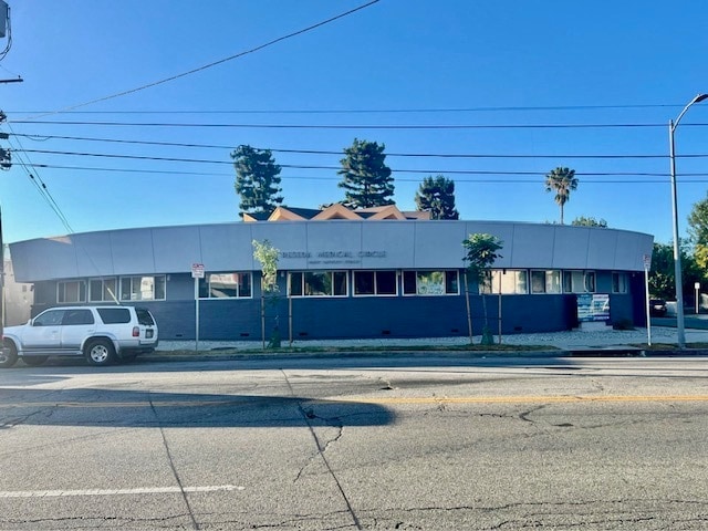 18437 Saticoy St, Reseda, CA for lease - Building Photo - Image 3 of 9
