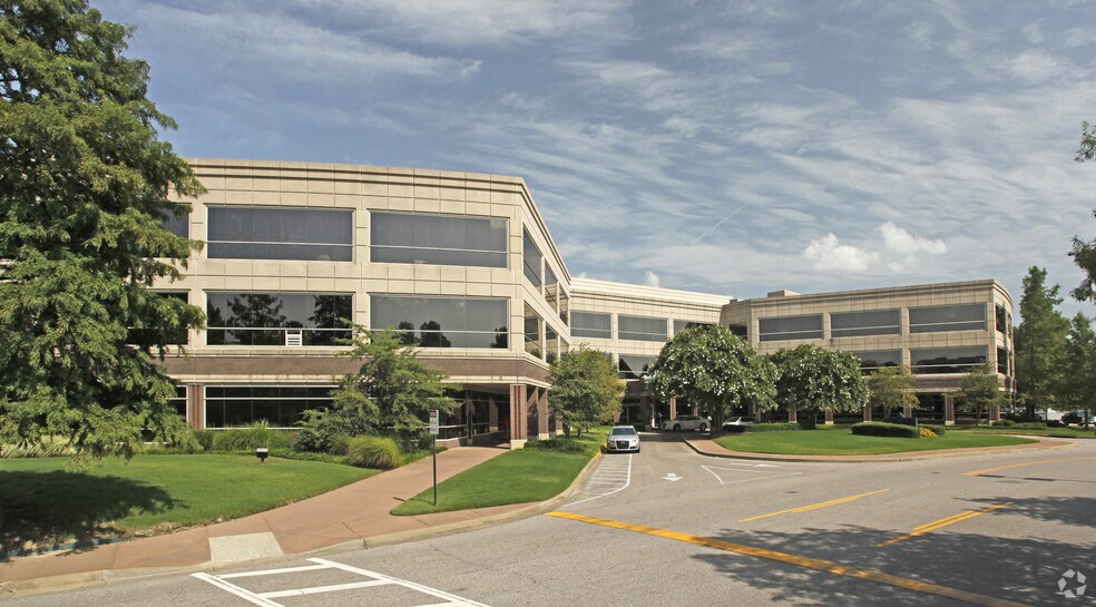 80 Humphreys Center Dr, Memphis, TN for lease - Building Photo - Image 2 of 6