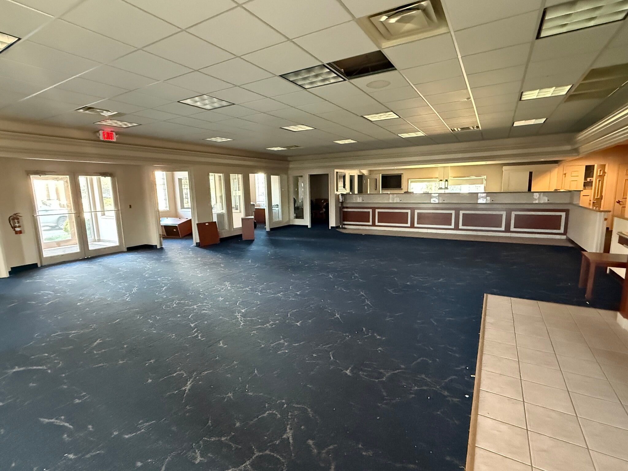 38201 Erie St, Willoughby, OH for lease Interior Photo- Image 1 of 6