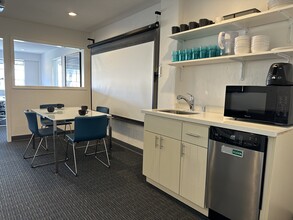 234 Marshall St, Redwood City, CA à louer Photo intérieure- Image 2 de 10