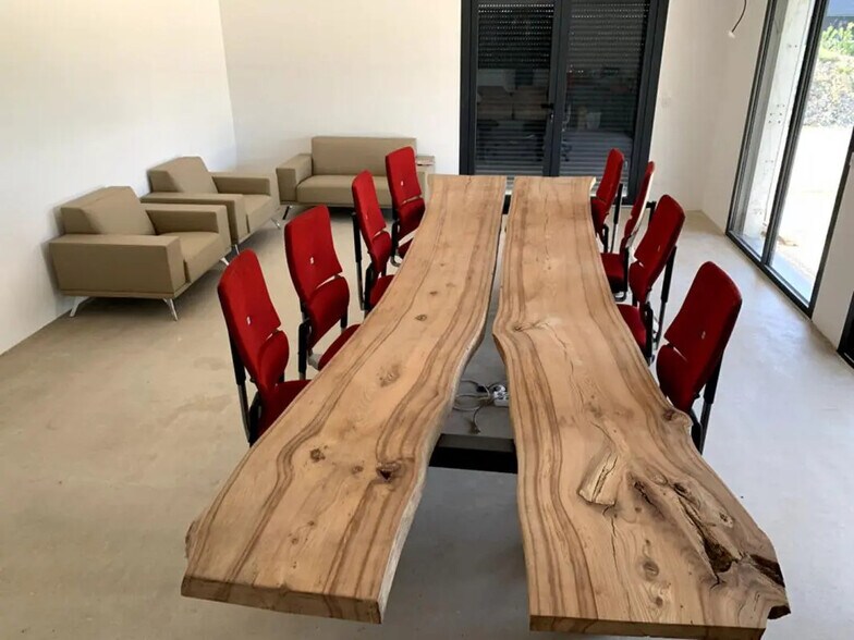 Flex in La Rochelle for lease - Interior Photo - Image 3 of 5