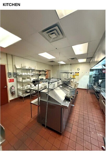 30-78 Steinway St, Astoria, NY à louer - Photo du bâtiment - Image 2 de 7