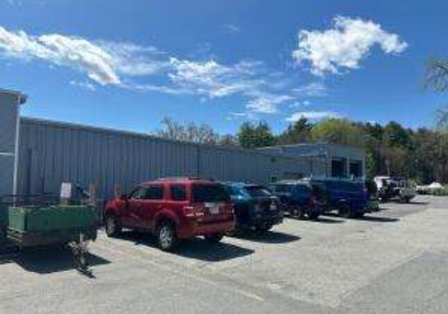 643 Upper Glen St, Queensbury, NY à vendre - Photo du bâtiment - Image 3 de 20