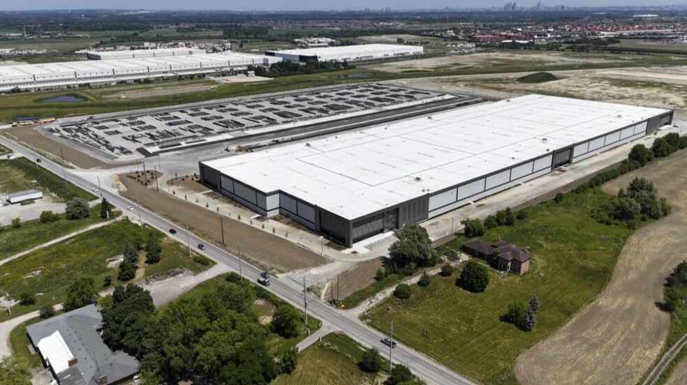 10506 Coleraine Dr, Brampton, ON for lease - Building Photo - Image 2 of 8