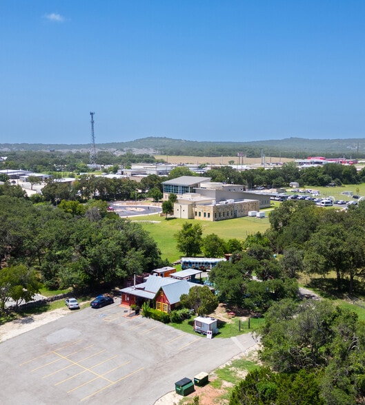 118 Old San Antonio Rd, Boerne, TX for sale - Building Photo - Image 2 of 5