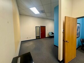 695 S Colorado Blvd, Denver, CO for lease Interior Photo- Image 2 of 8