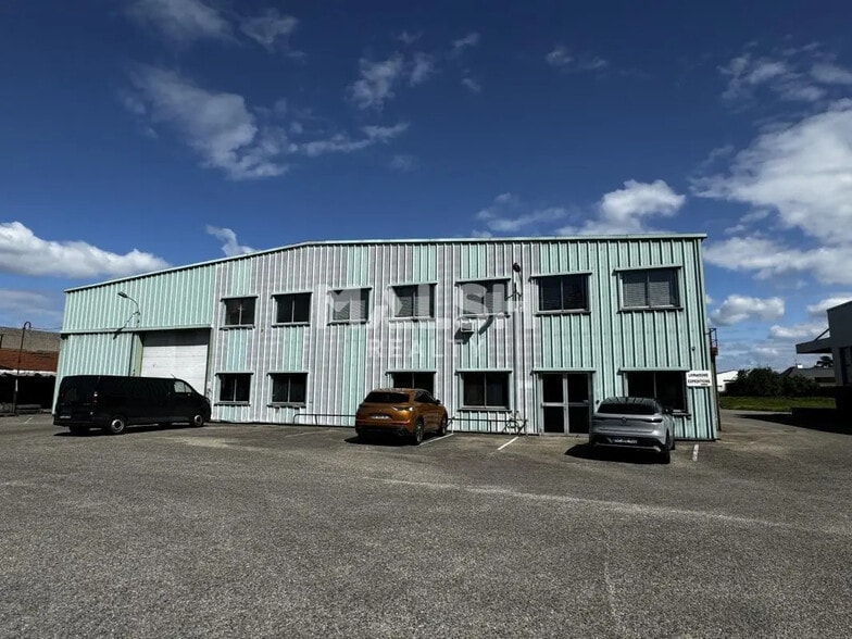 Flex in Décines-Charpieu for lease - Building Photo - Image 3 of 16