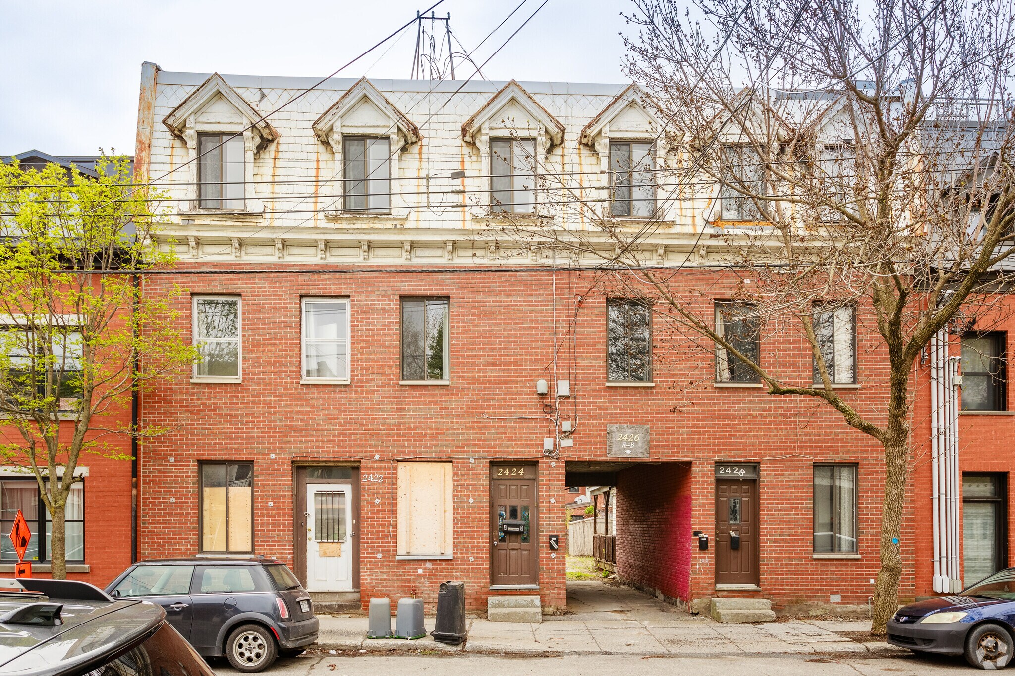 2422 St De Châteauguay, Montréal, QC for sale Primary Photo- Image 1 of 1