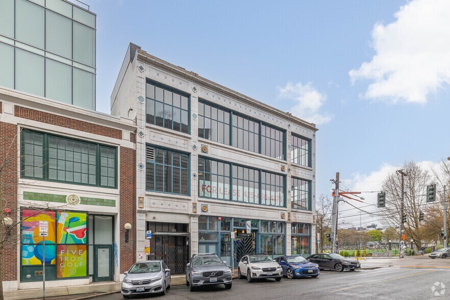 1021 E Pine St, Seattle, WA à louer - Photo du bâtiment - Image 3 de 5