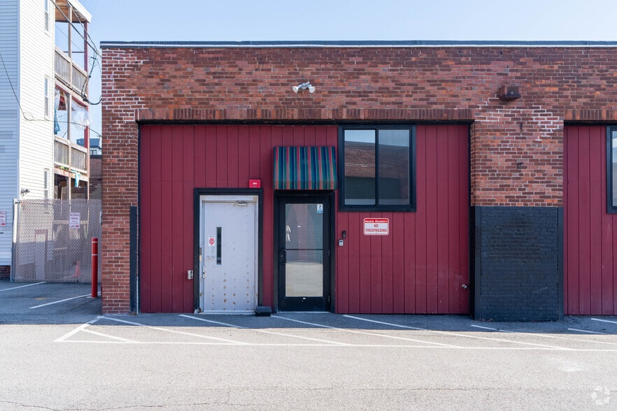 6-8 Wadleigh Pl, South Boston, MA for lease - Building Photo - Image 3 of 4