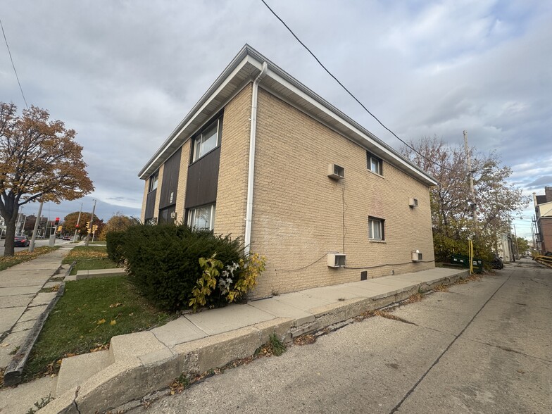 944 N 20th St, Milwaukee, WI for sale - Building Photo - Image 3 of 24
