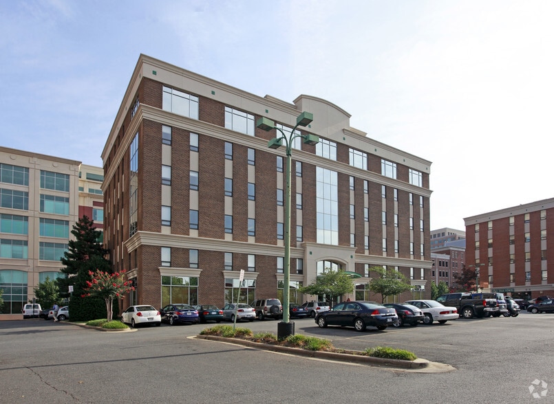 2121 Eisenhower Ave, Alexandria, VA for lease - Primary Photo - Image 2 of 20