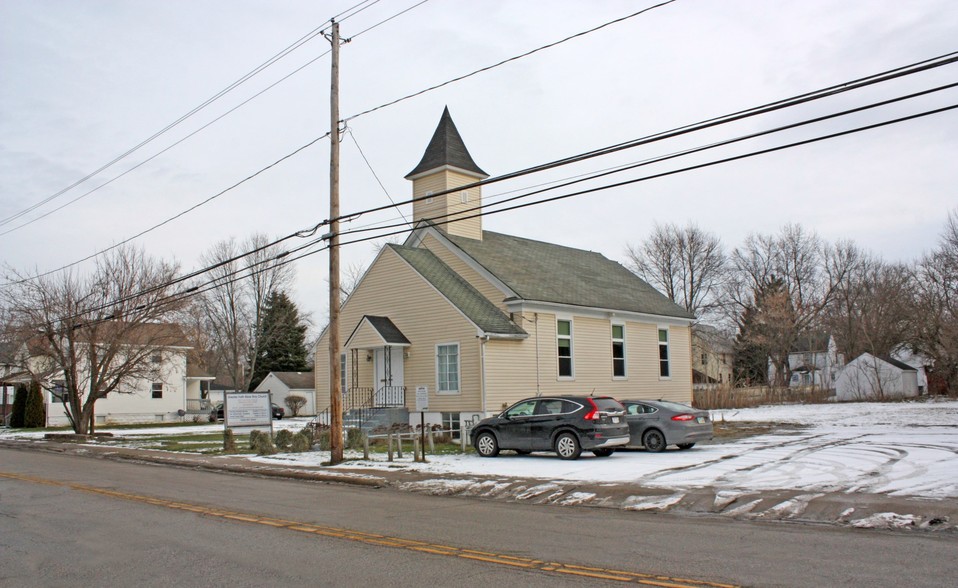 325 S Van Buren Ave, Barberton, OH à vendre - Photo du bâtiment - Image 1 de 1